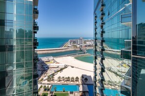 Exterior - Blissfully Stunning 3BR With Direct Beach Access. Sea Views! (Dubai)