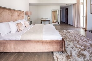 Room - Blissfully Stunning 3BR With Direct Beach Access. Sea Views! (Dubai)