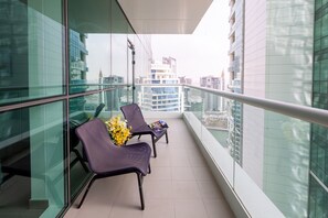 Property grounds - Astonishing & Grand 3BR w/ Beach Views & 2 Balconies! (Dubai)