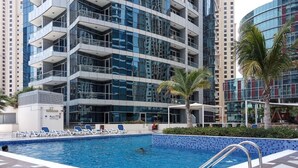 Outdoor pool - 1BR Tranquil Space With Incredible Marina Views! (Dubai)