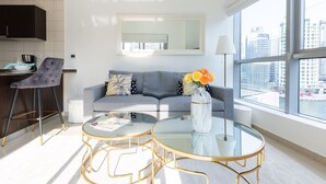 TV - 1BR Tranquil Space With Incredible Marina Views! (Dubai)