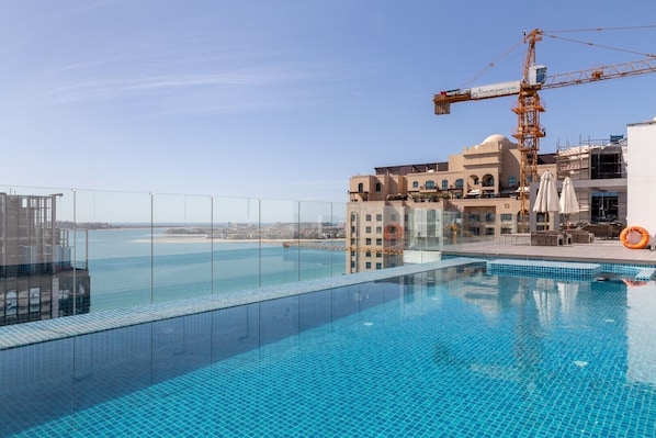 Outdoor pool, an infinity pool