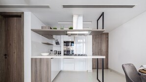 Micro-ondes, four, plaque de cuisson, lave-vaisselle