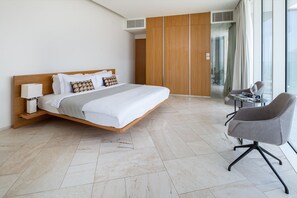 2 bedrooms, laptop workspace, iron/ironing board, bed sheets