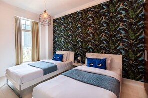 3 bedrooms, laptop workspace, iron/ironing board, WiFi - Elegant 3BR in Dubai Marina With Scenic Views! (Dubai)
