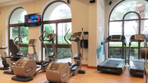 Fitness facility - Deluxe 1BR in Fairmont South W/ Huge Balcony & Beach Club Membership! (Dubai)