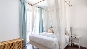 1 bedroom, laptop workspace, iron/ironing board, Internet - Cozy and Stylish 1BR Apartment in Dubai Marina (Dubai)