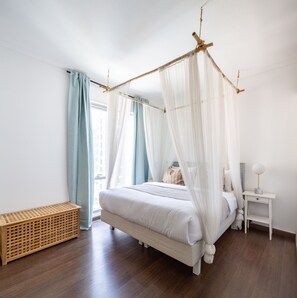 1 bedroom, laptop workspace, iron/ironing board, Internet - Cozy and Stylish 1BR Apartment in Dubai Marina (Dubai)