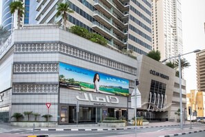 Exterior - Elegant and Functional 2BR in Marina - Sleeps 5! (Dubai)