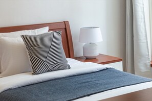 2 chambres, espace de travail pour ordinateurs portables