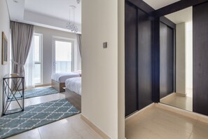 3 عدّة غرف نوم ومساحة عمل للكمبيوتر المحمول ومكواة/لوح كي وواي فاي