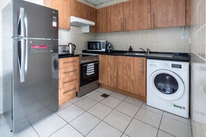 Microwave, oven, stovetop, cookware/dishes/utensils