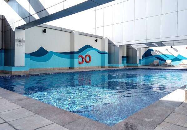 Outdoor pool - Light and Modern Studio in Jlt! Sleeps 3! (Dubai)