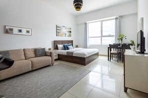 Laptop workspace, iron/ironing board, WiFi, bed sheets - Light and Modern Studio in Jlt! Sleeps 3! (Dubai)