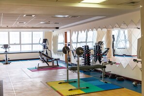 Fitness facility - Light and Modern Studio in Jlt! Sleeps 3! (Dubai)