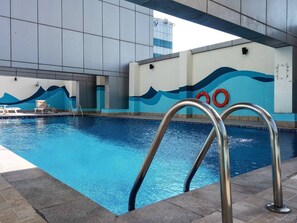 Outdoor pool - Light and Modern Studio in Jlt! Sleeps 3! (Dubai)