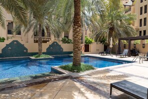 Outdoor pool - Luxurious 1BR in Reehan - Old Town Dubai! (Dubai)