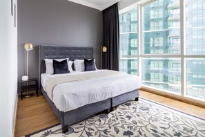 2 Schlafzimmer, laptopgeeigneter Arbeitsplatz, Bügeleisen/Bügelbrett