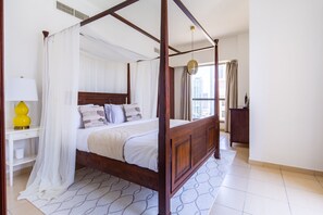 2 phòng ngủ, khu vực làm việc phù hợp cho laptop 