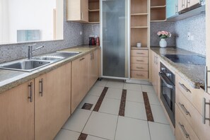 Placa de cocina, utensilios de cocina