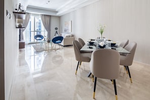 Dining - Luxuriously Elegant 2BR Apartment in Downtown Dubai (Dubai)