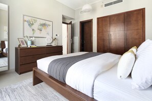 1 bedroom, laptop workspace, iron/ironing board, WiFi - Light + Beautiful 1BR in Amazing Downtown Dubai! (Dubai)