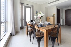 Dining - Light + Beautiful 1BR in Amazing Downtown Dubai! (Dubai)
