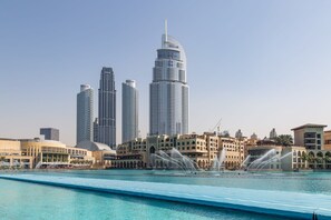 Outdoor pool - Light + Beautiful 1BR in Amazing Downtown Dubai! (Dubai)