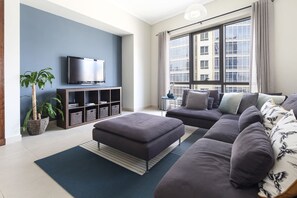 TV - Light + Beautiful 1BR in Amazing Downtown Dubai! (Dubai)