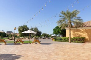 Property grounds - Radiant & Cozy Studio Apartment In Sports City (Dubai)