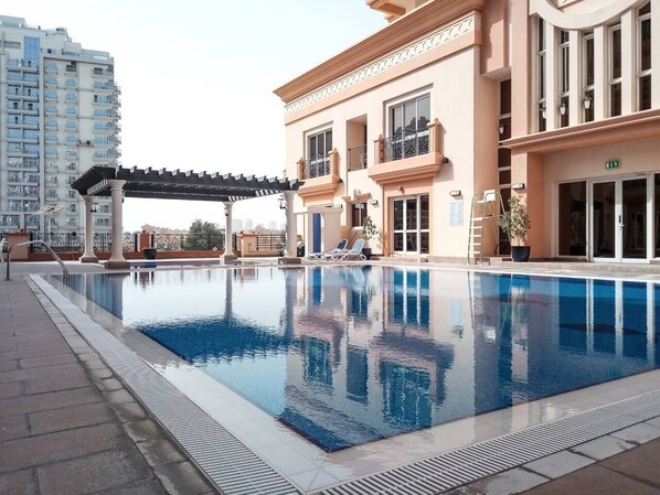 Outdoor pool - Radiant & Cozy Studio Apartment In Sports City (Dubai)