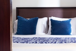 Khu vực làm việc phù hợp cho laptop, bàn ủi/dụng cụ ủi quần áo 