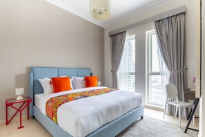 2 bedrooms, laptop workspace, iron/ironing board, WiFi - Pristine 2BR Apartment in Downtown Dubai - Sleeps 5! (Dubai)