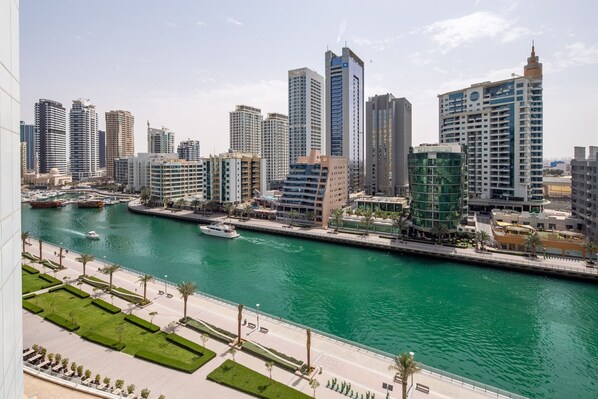 Unclassified image, 1 of 24, button