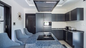 Microwave, oven, stovetop, dishwasher - Magnificent 3BR Villa In Whispering Pines W/ Private Pool! (Dubai)