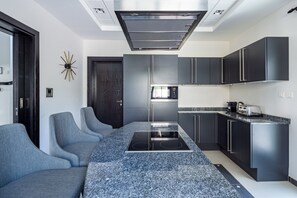 Micro-ondes, four, plaque de cuisson, lave-vaisselle