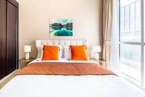 3 bedrooms, laptop workspace, iron/ironing board, bed sheets - Plush 3BR w/ Study in Prime District - Downtown Dubai! (Dubai)