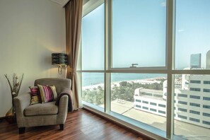Interior - Upscale 1BR - Sea Views - Direct Beach Access! (Dubai)
