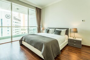 1 Schlafzimmer, laptopgeeigneter Arbeitsplatz, Bügeleisen/Bügelbrett