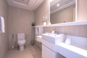 Bathroom - Upscale 1BR - Sea Views - Direct Beach Access! (Dubai)