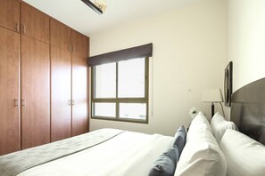 1 bedroom, laptop workspace, iron/ironing board, Internet