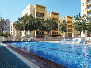 حمّام سباحة خارجي