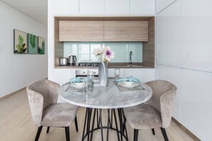Dining - Remarkable Value Studio Apartment In Unbeatable Location! (Dubai)