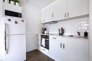 Microwave, oven, stovetop, cookware/dishes/utensils - Rustic And Vibrant Studio Apartment In Downtown Dubai (Dubai)