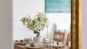 Dining - Rustic And Vibrant Studio Apartment In Downtown Dubai (Dubai)
