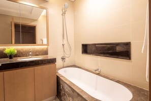 Bathtub - Modern 2BR w/ Tranquil Ambience in Emirates Hills! (Dubai)