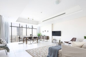 TV - Superior + Luxurious 2BR - Sleeping 7! (Dubai)