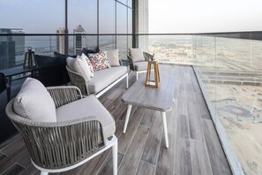 Property grounds - Superior + Luxurious 2BR - Sleeping 7! (Dubai)