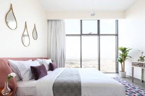 2 bedrooms, laptop workspace, iron/ironing board, WiFi - Superior + Luxurious 2BR - Sleeping 7! (Dubai)