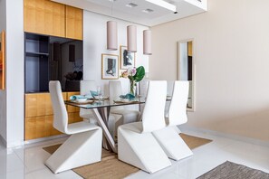 Dining - Luxury 2BR in Barsha Heights - Close Proximity to Metro! (Dubai)
